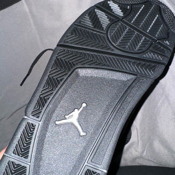 Black cat 4s. - Picture 6 of 12